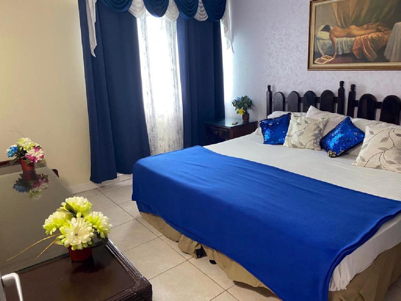Beach-Side Condos At Turtle Beach Towers Ocho Rios Room photo