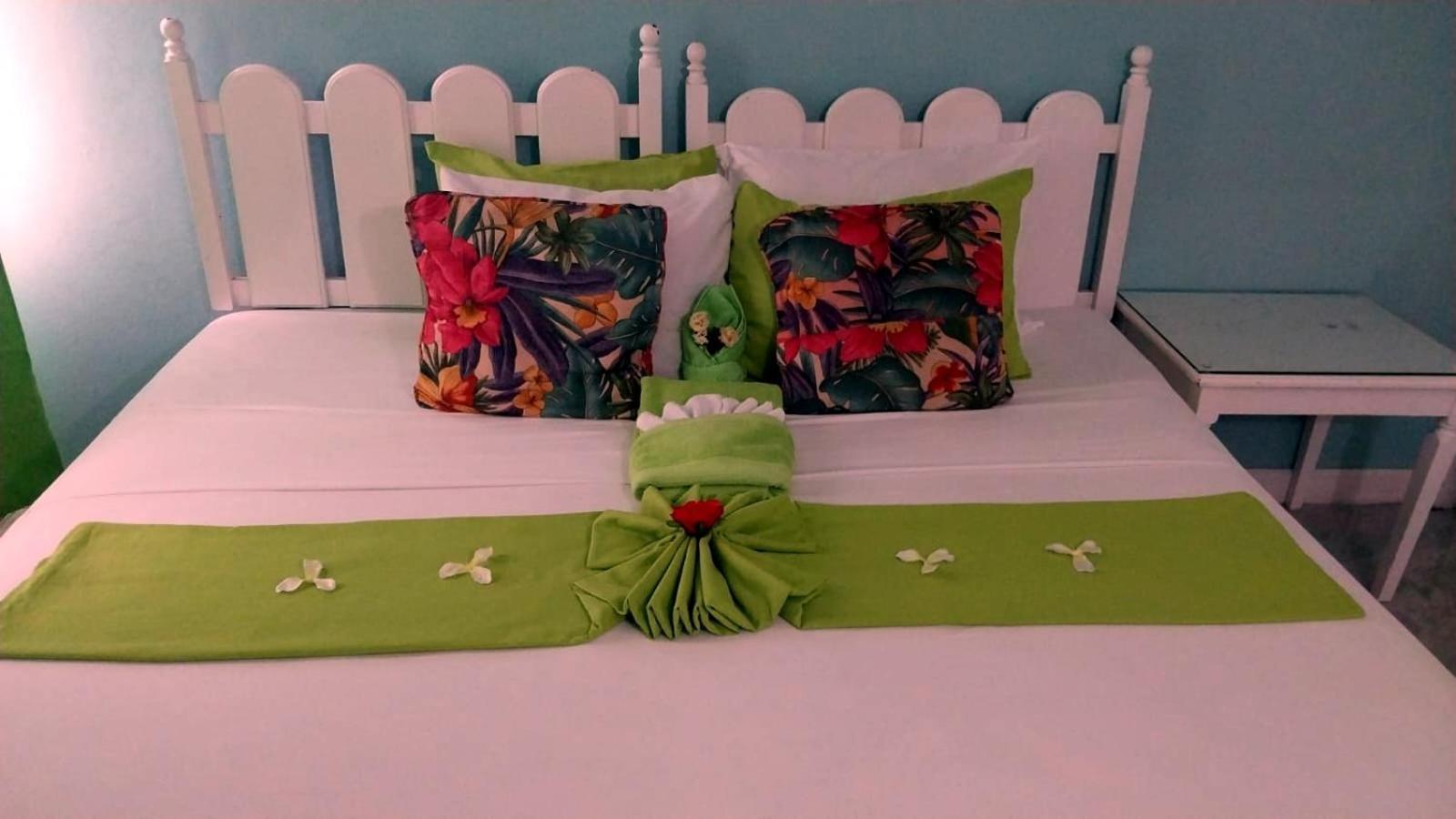 Beach-Side Condos At Turtle Beach Towers Ocho Rios Room photo